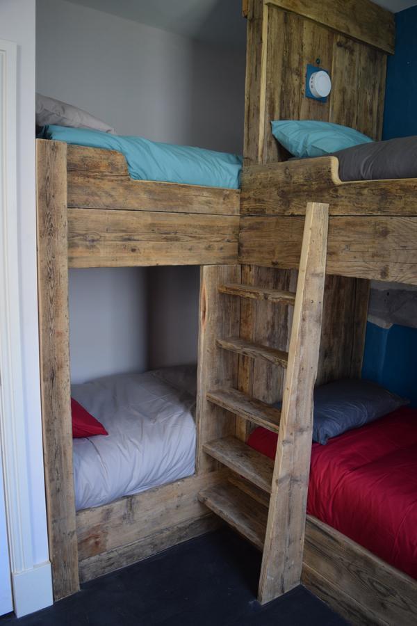 Ty Glyndwr Bunkhouse, Bar And Cafe Hostel Карнарфон Екстериор снимка
