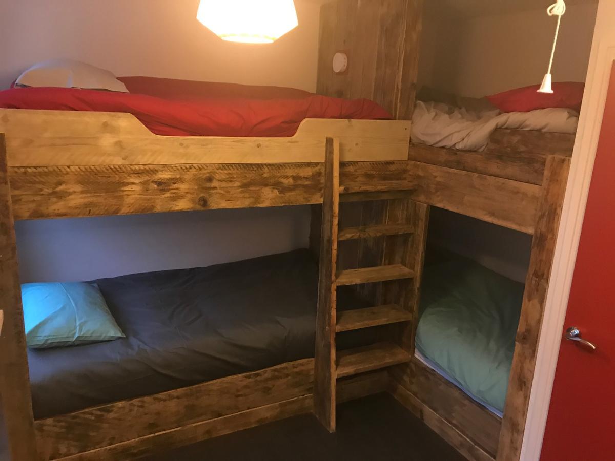 Ty Glyndwr Bunkhouse, Bar And Cafe Hostel Карнарфон Екстериор снимка