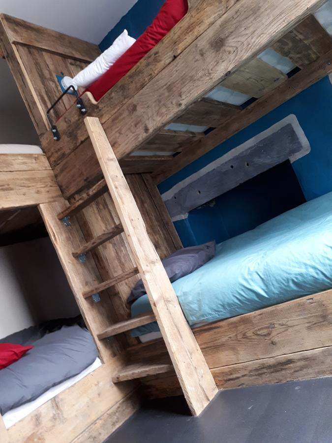 Ty Glyndwr Bunkhouse, Bar And Cafe Hostel Карнарфон Екстериор снимка
