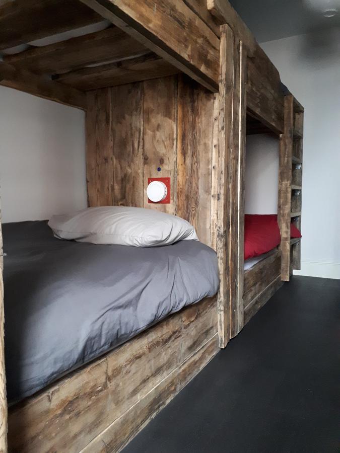 Ty Glyndwr Bunkhouse, Bar And Cafe Hostel Карнарфон Екстериор снимка