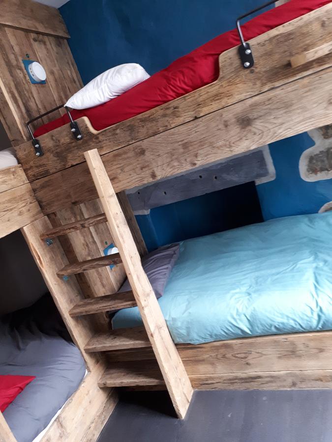 Ty Glyndwr Bunkhouse, Bar And Cafe Hostel Карнарфон Екстериор снимка