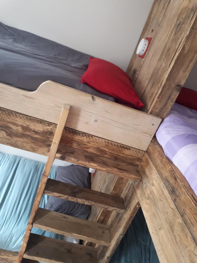 Ty Glyndwr Bunkhouse, Bar And Cafe Hostel Карнарфон Екстериор снимка