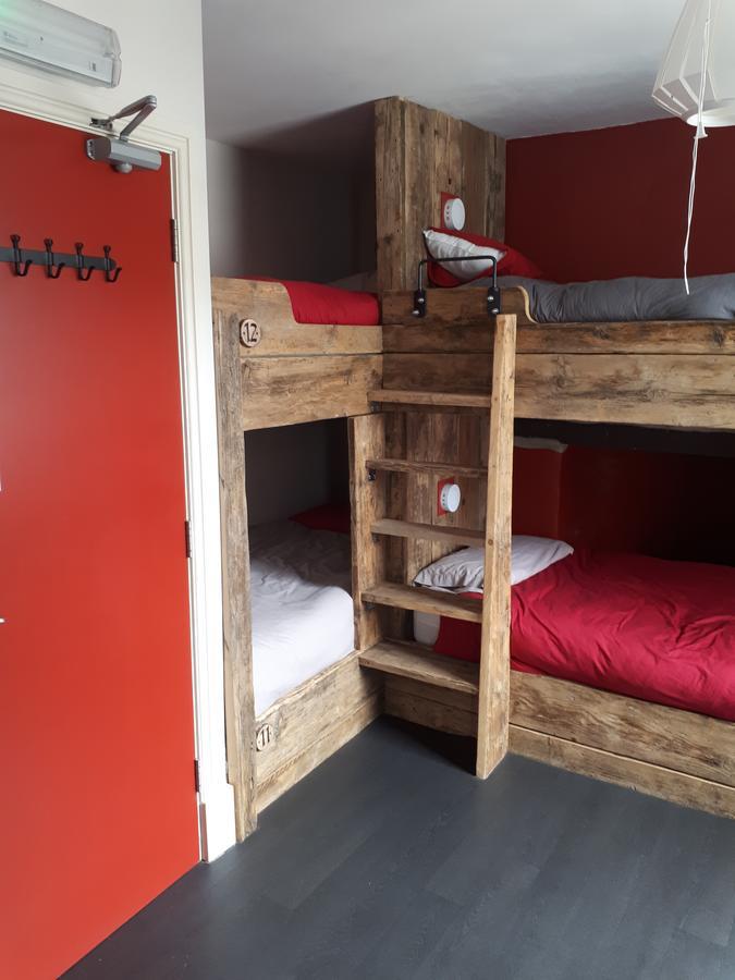 Ty Glyndwr Bunkhouse, Bar And Cafe Hostel Карнарфон Екстериор снимка