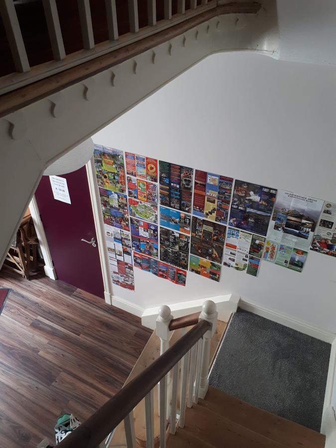 Ty Glyndwr Bunkhouse, Bar And Cafe Hostel Карнарфон Екстериор снимка