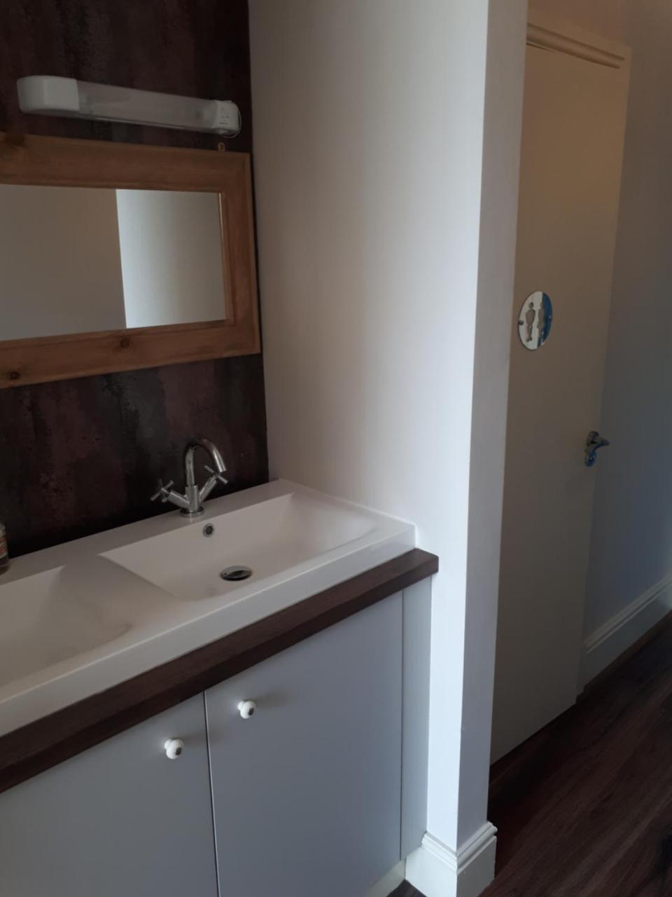 Ty Glyndwr Bunkhouse, Bar And Cafe Hostel Карнарфон Екстериор снимка