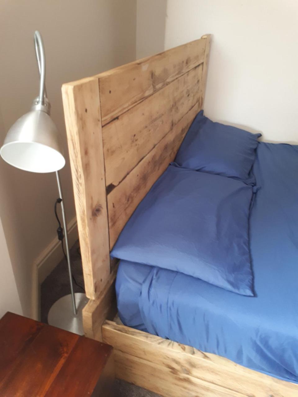 Ty Glyndwr Bunkhouse, Bar And Cafe Hostel Карнарфон Екстериор снимка
